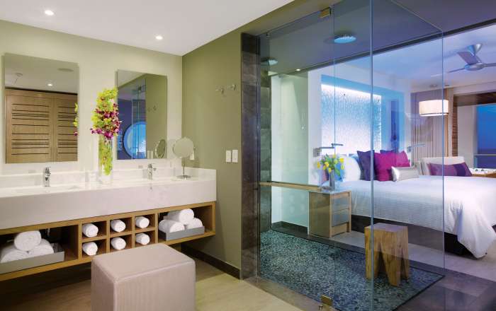 Xhale Club Junior Suite Bathroom