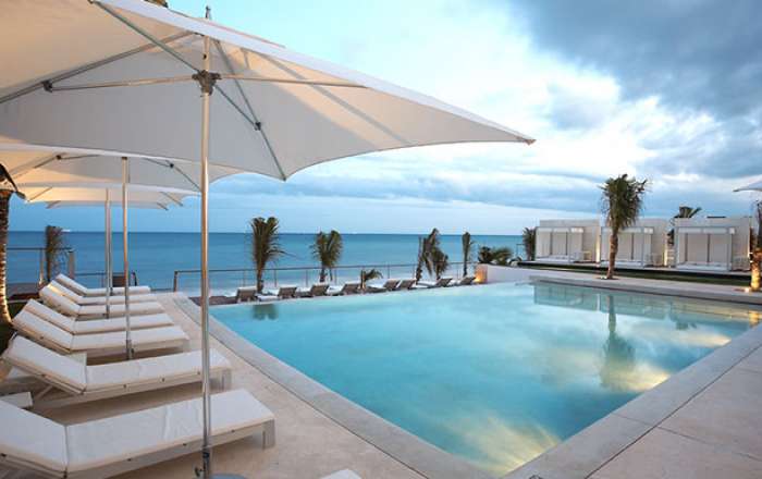 Infinity Pool & Sunloungers