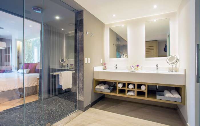 Preferred Club Junior Suite Bathroom