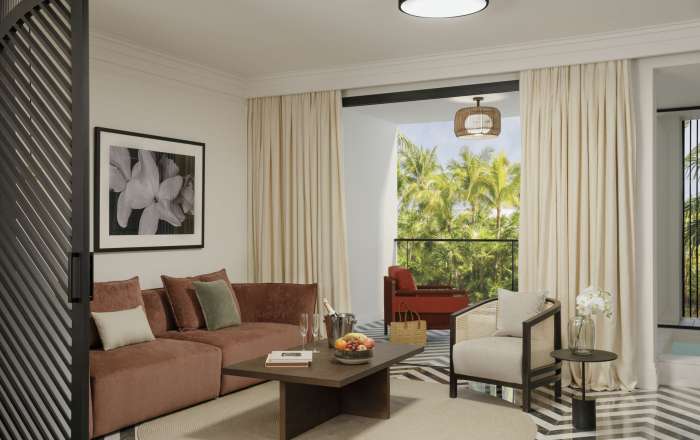 Honeymoon Suite Garden View Living Area