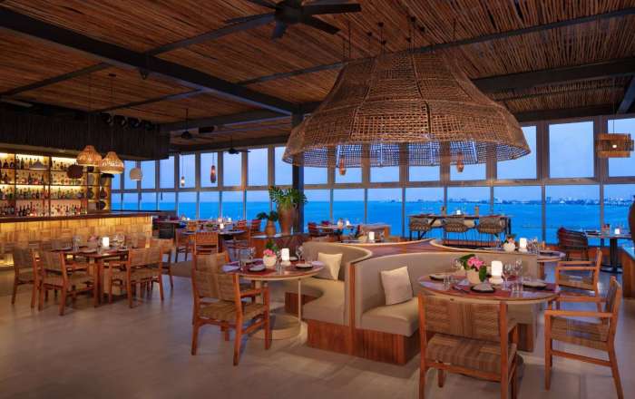 Relaxed dining at Vista Prime