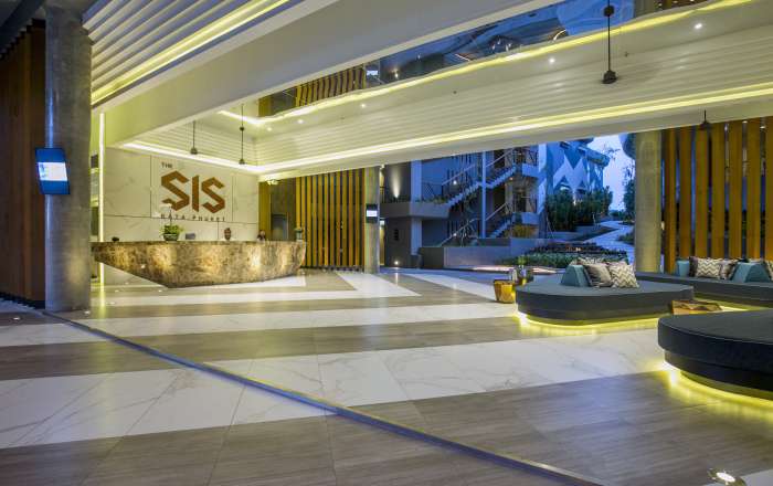 Comfortable Lobby Area for Arrival