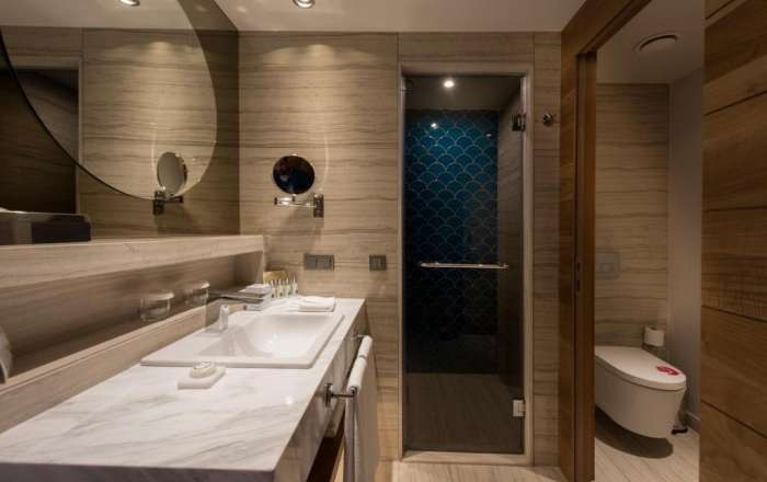 Plush Bathroom Suite