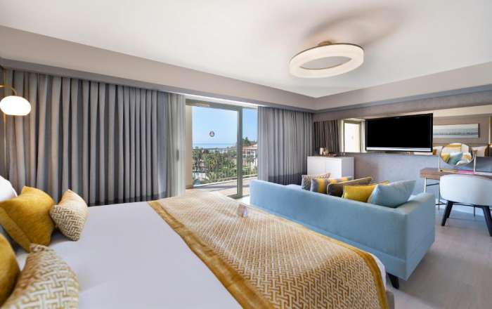 330 Modern and Spacious Rooms Await