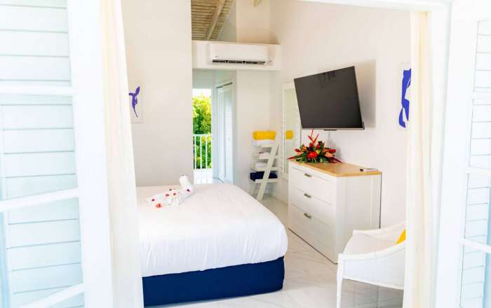 Bright and Modern Rooms